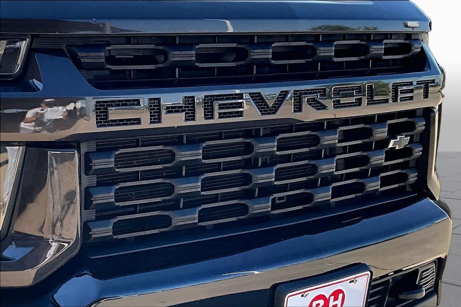 Used 2021 Oxford Brown Metallic Chevrolet Custom image 28
