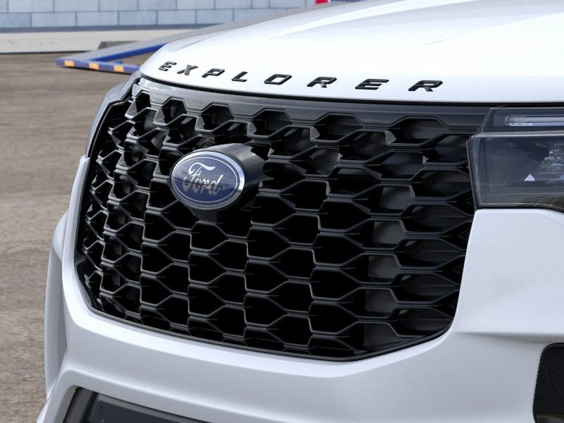 New 2026 Star White Metallic Tri-Coat Ford ST-Line image 17
