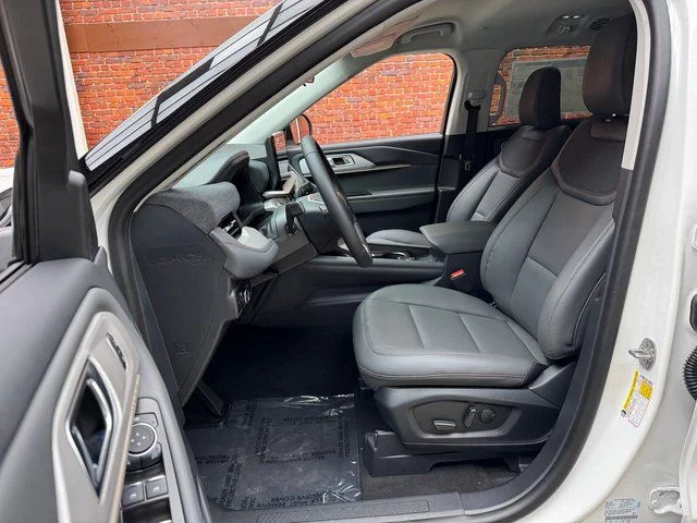 New 2026 Star White Metallic Tri-Coat Ford Active image 22