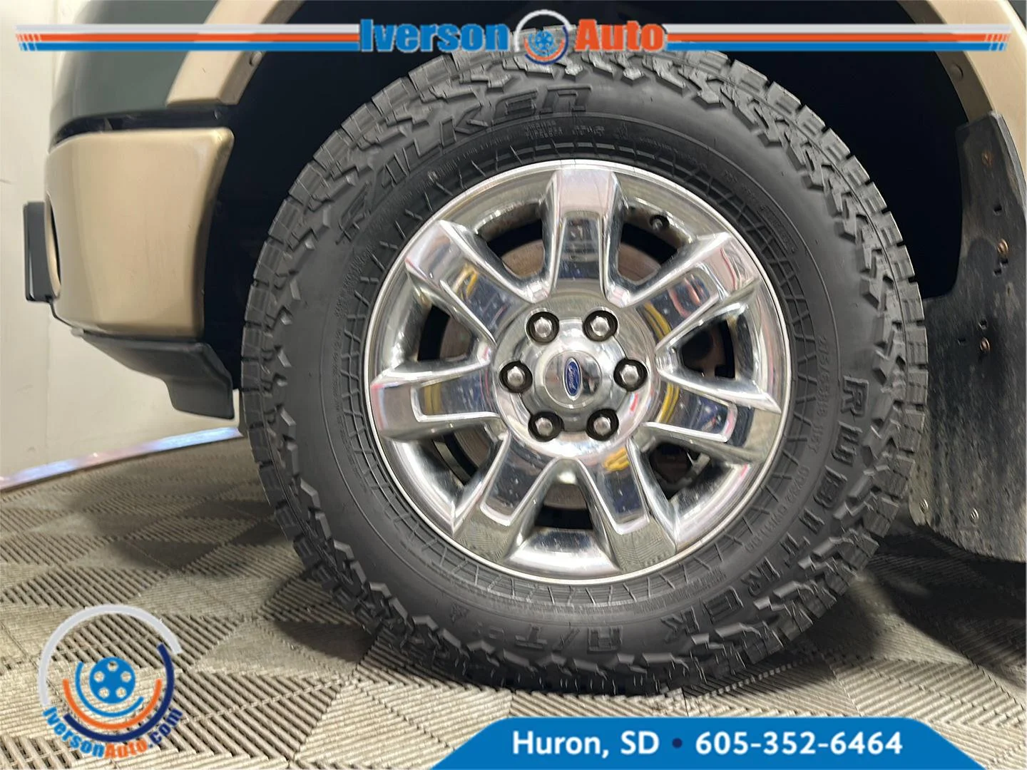 Used 2013 Green Gem Metallic/Pale Adobe Metallic Ford Lariat image 5