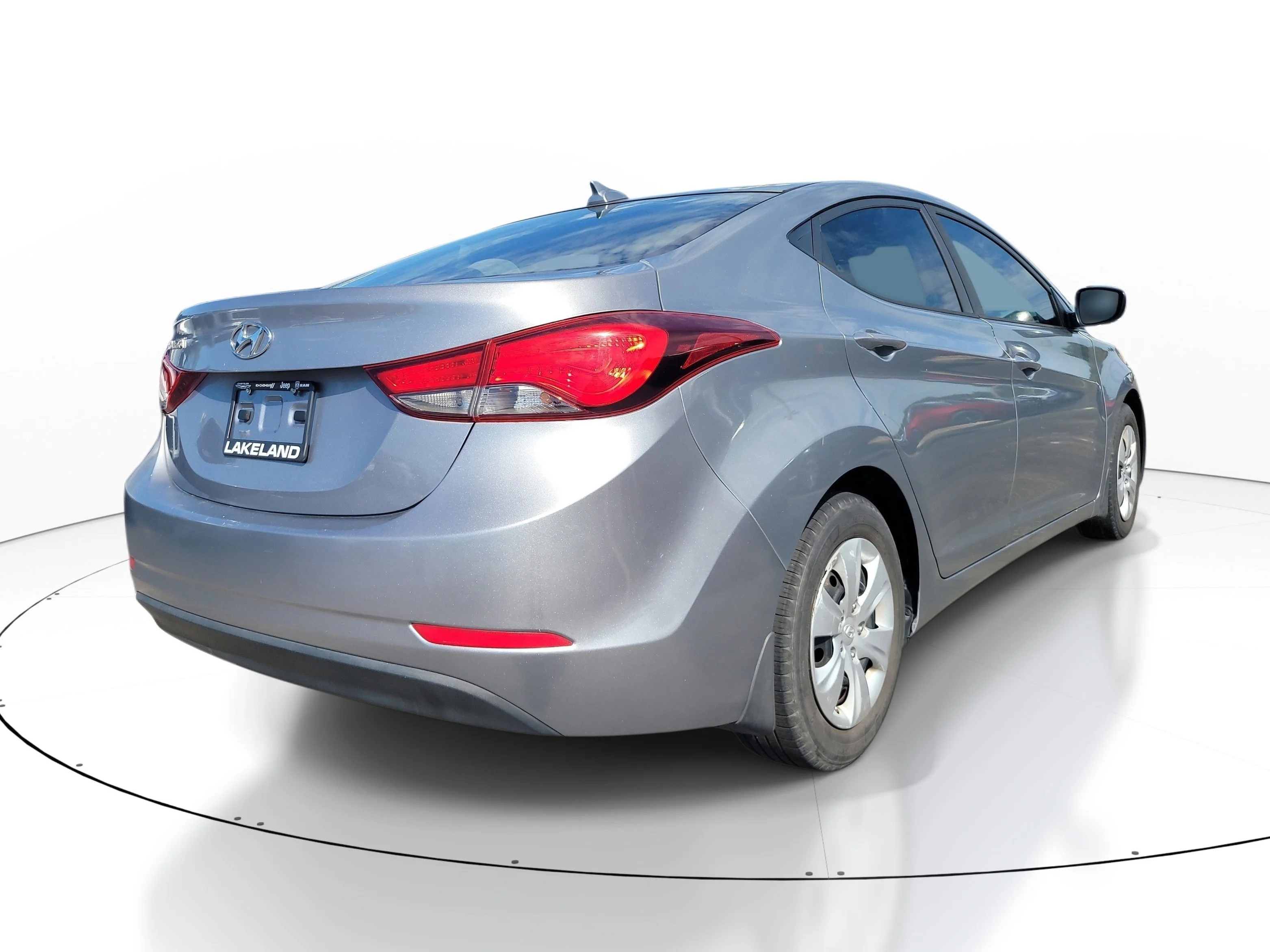 Used 2016 Shale Gray Metallic Hyundai SE image 4