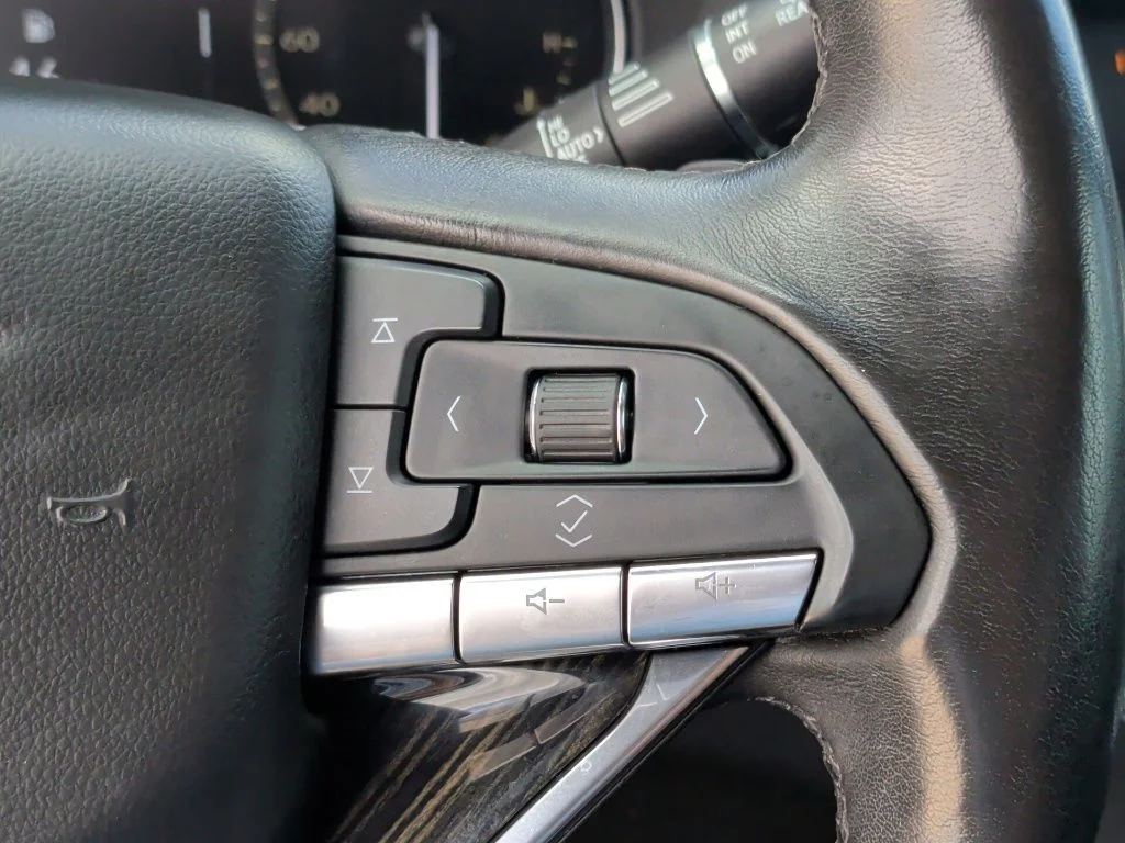 Used 2020 Silver Cadillac Premium Luxury image 19