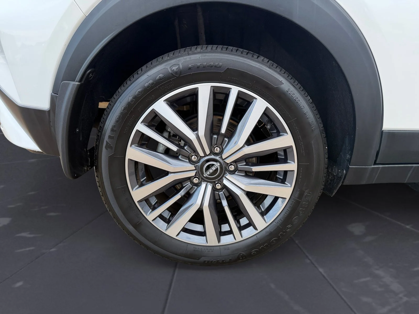Used 2024 Aspen White Tricoat/Super Black Nissan SV image 41