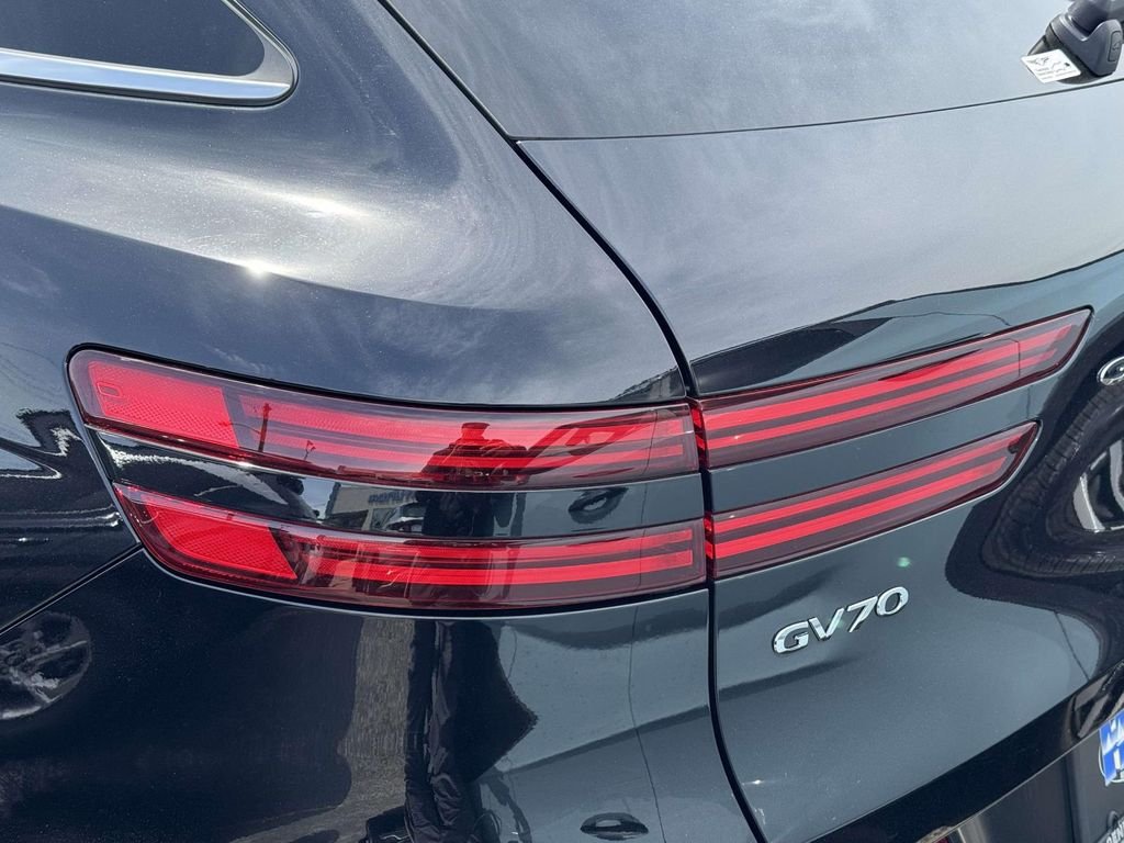 Used 2025 Black Genesis 2.5T image 9