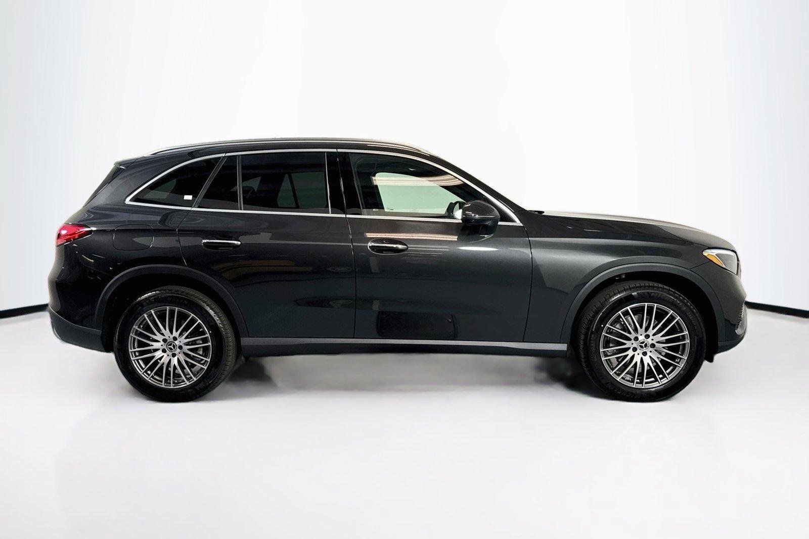 New 2026 Graphite Grey Metallic Mercedes-Benz GLC 300 image 4