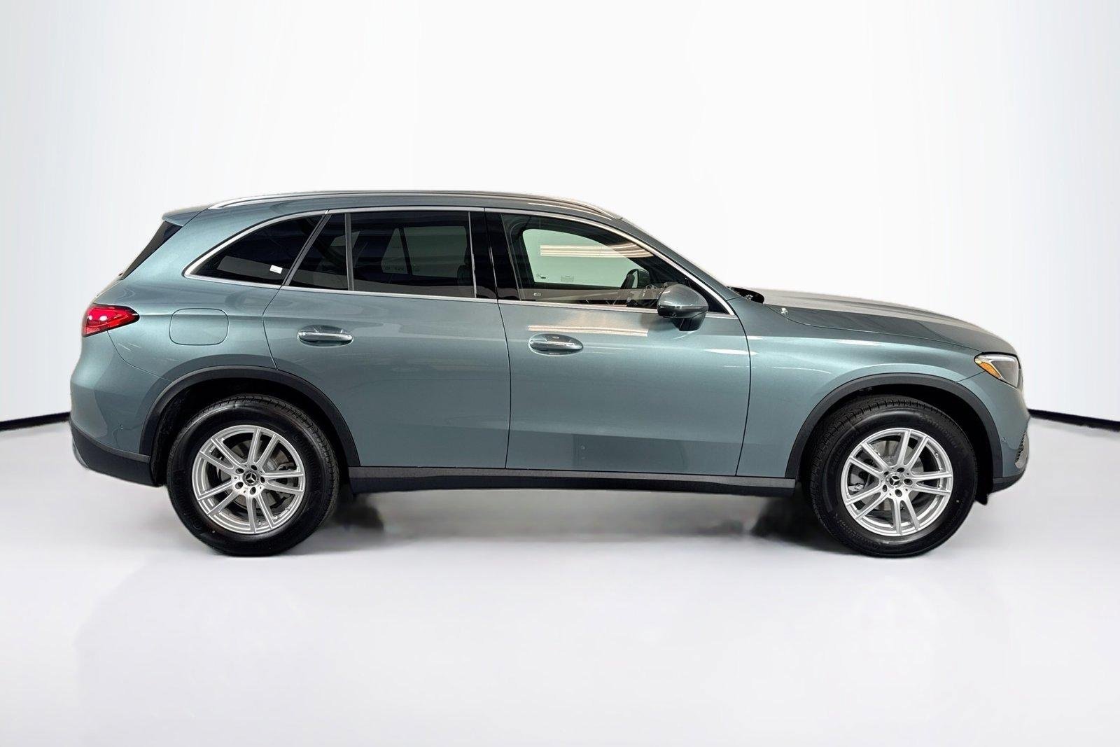 New 2026 Verde Silver Metallic Mercedes-Benz GLC 300 image 4