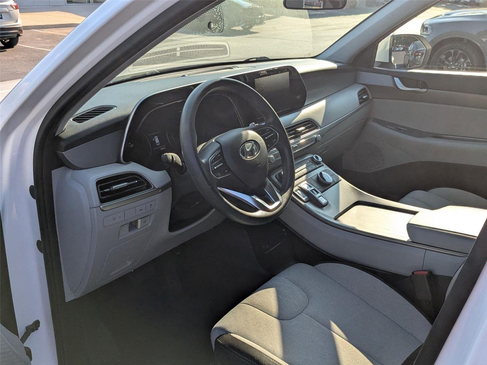 Used 2021 Hyper White Hyundai SE image 2