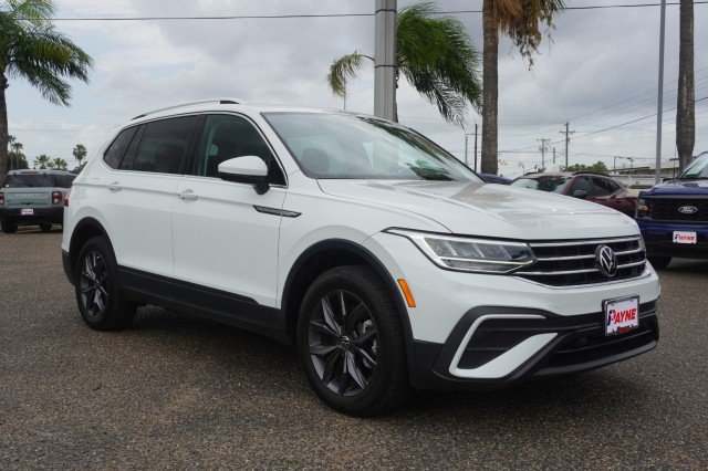 Used 2023 WHITE Volkswagen SE image 3