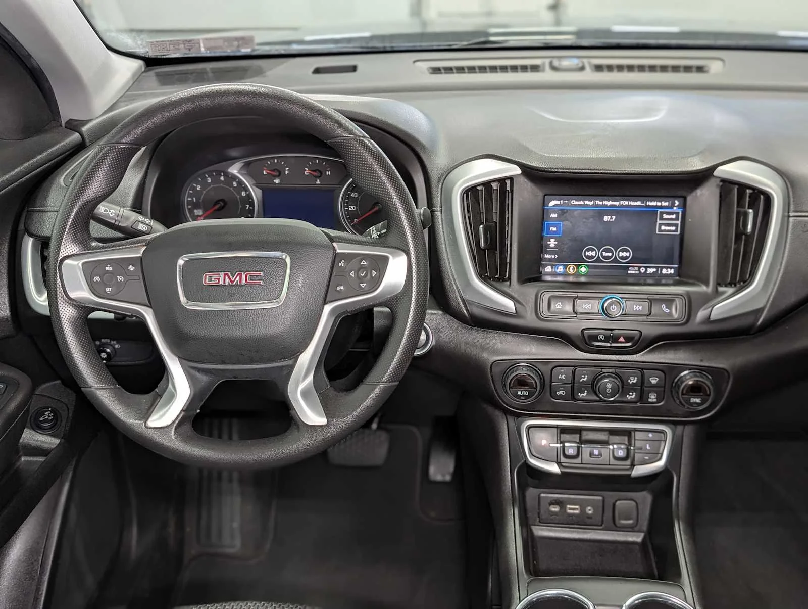 Used 2022 Ebony Twilight Metallic GMC SLE image 5