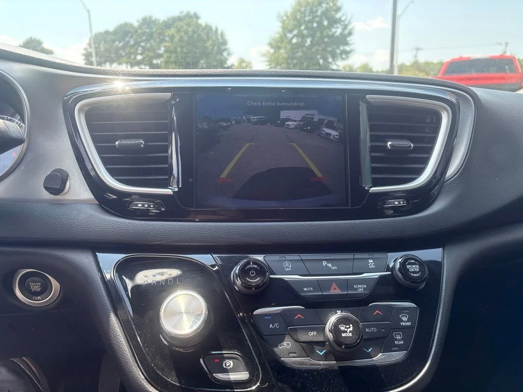 Used 2020 White Chrysler Touring image 43