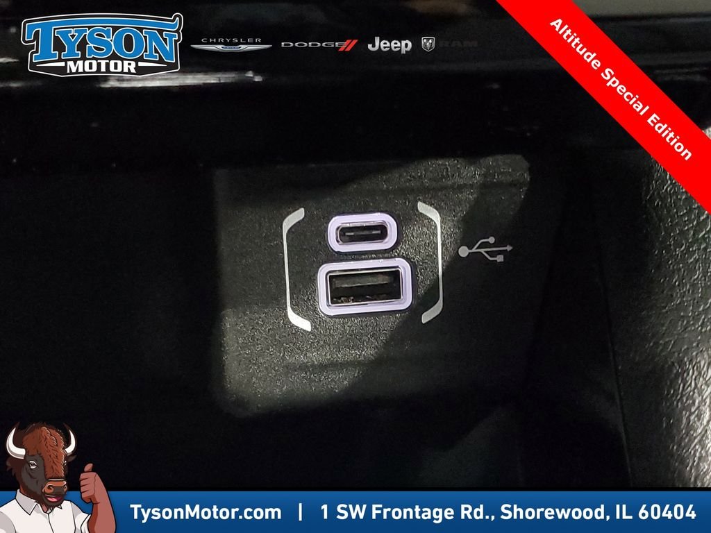 New 2026 Bright White Clear-Coat Exterior Paint Jeep Latitude image 27