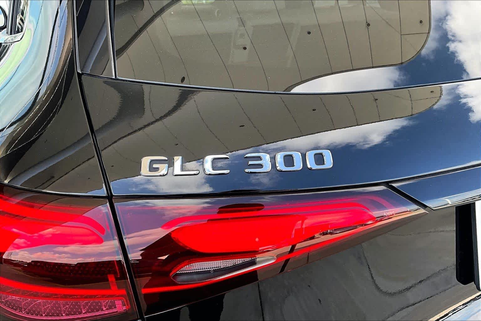 Used 2024 Black Mercedes-Benz GLC 300 image 28