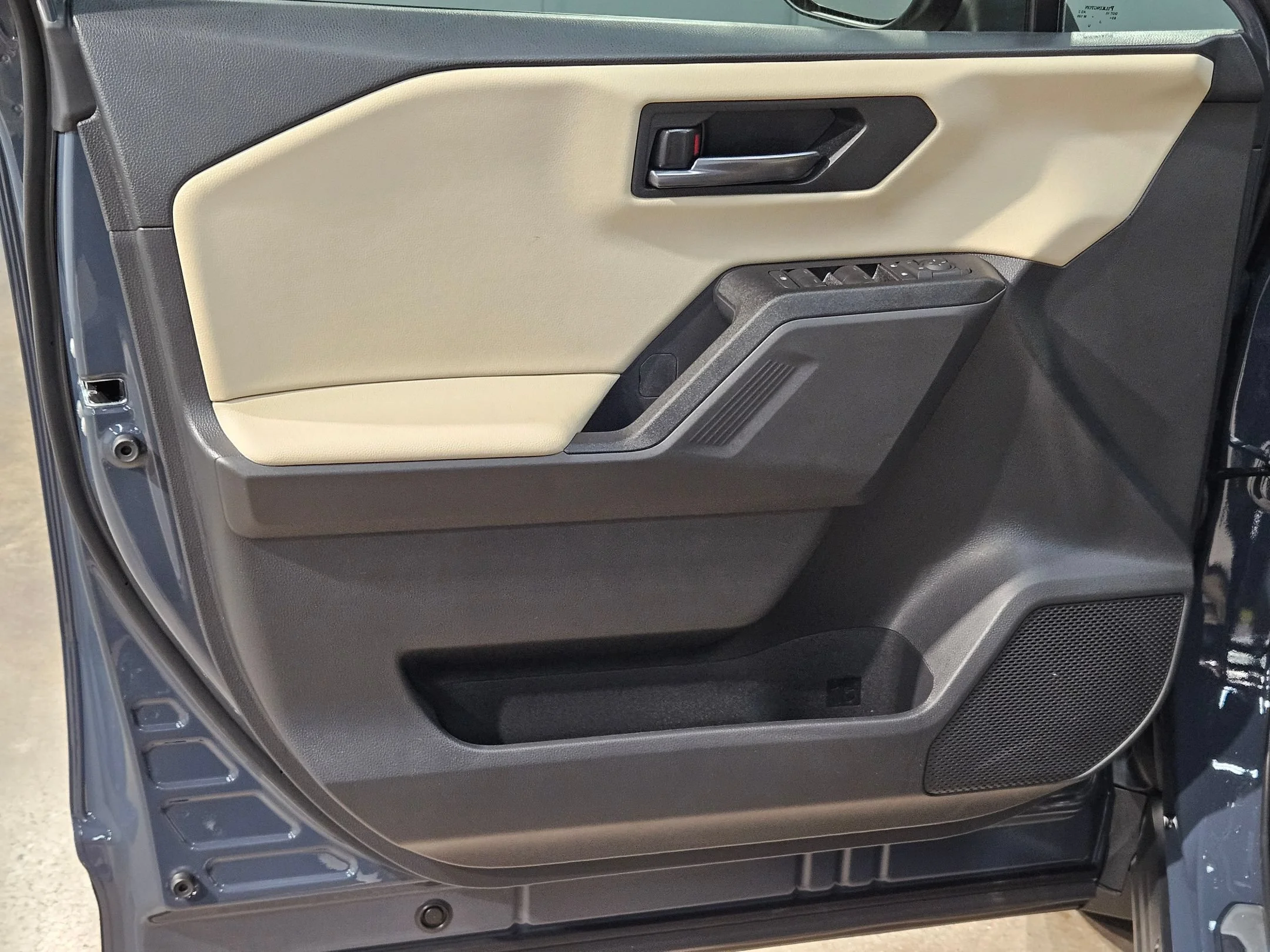 New 2026 Cloud Toyota XLE Premium image 11