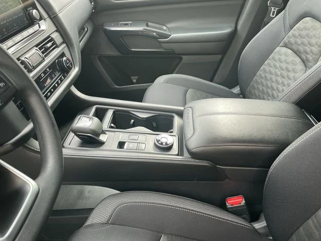 Used 2024 White Nissan S image 20