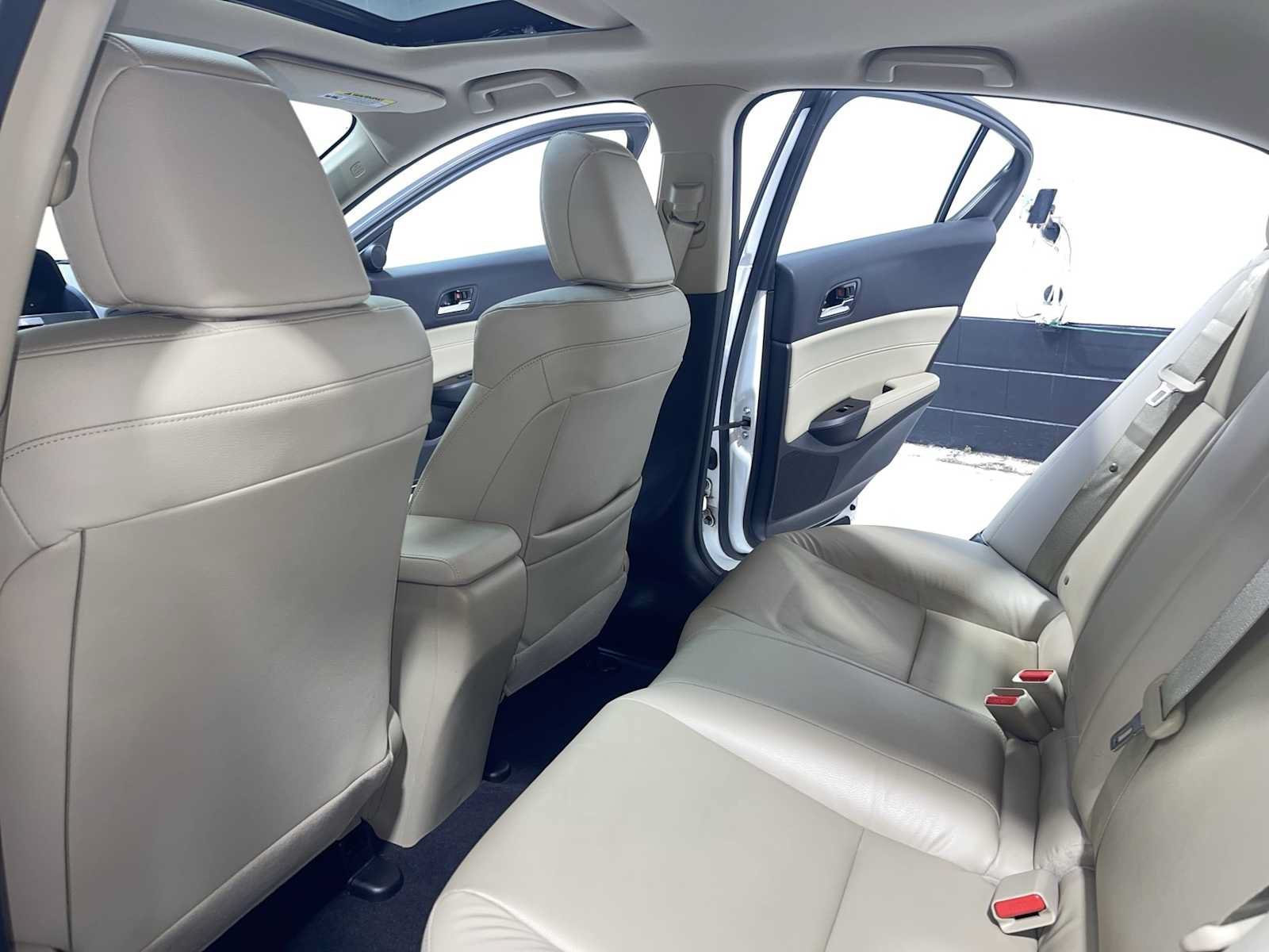 Used 2018 Bellanova White Pearl Acura  image 39