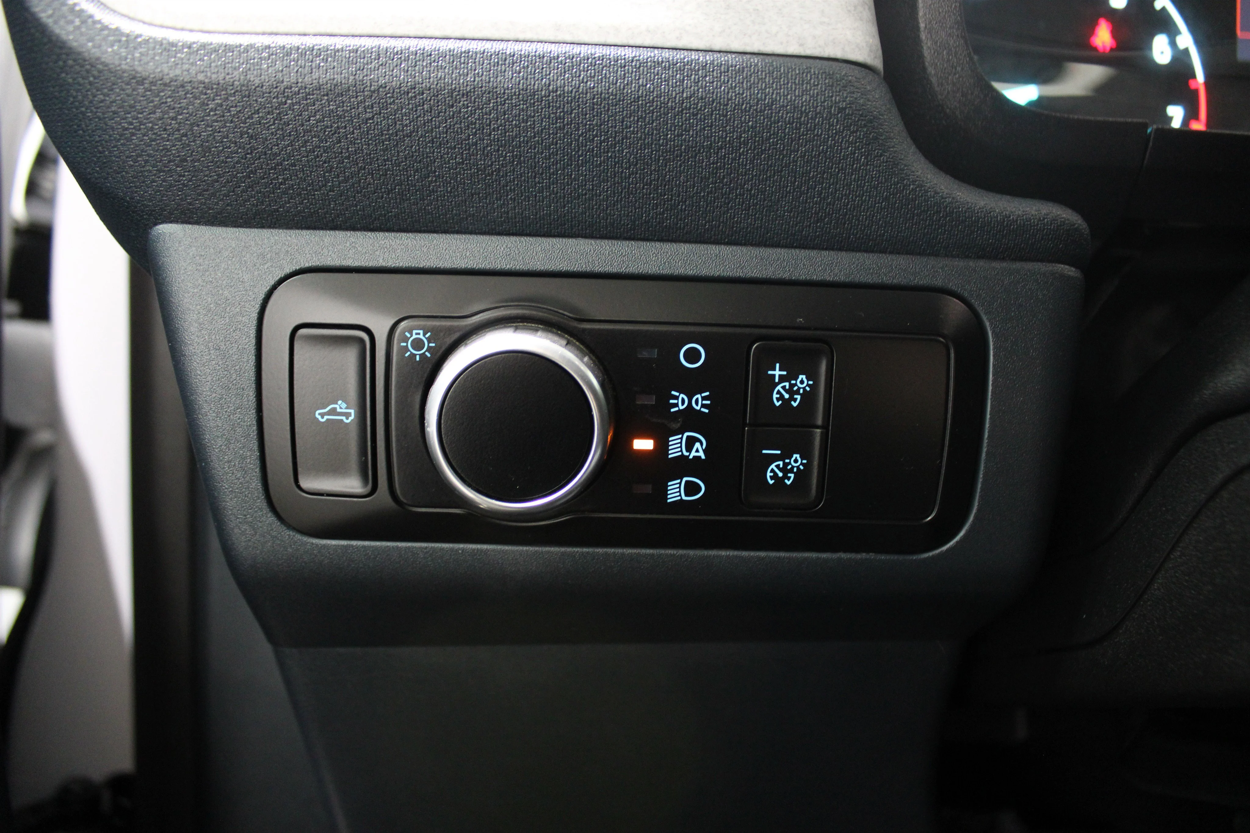 Used 2024 Oxford White Ford XLT image 8