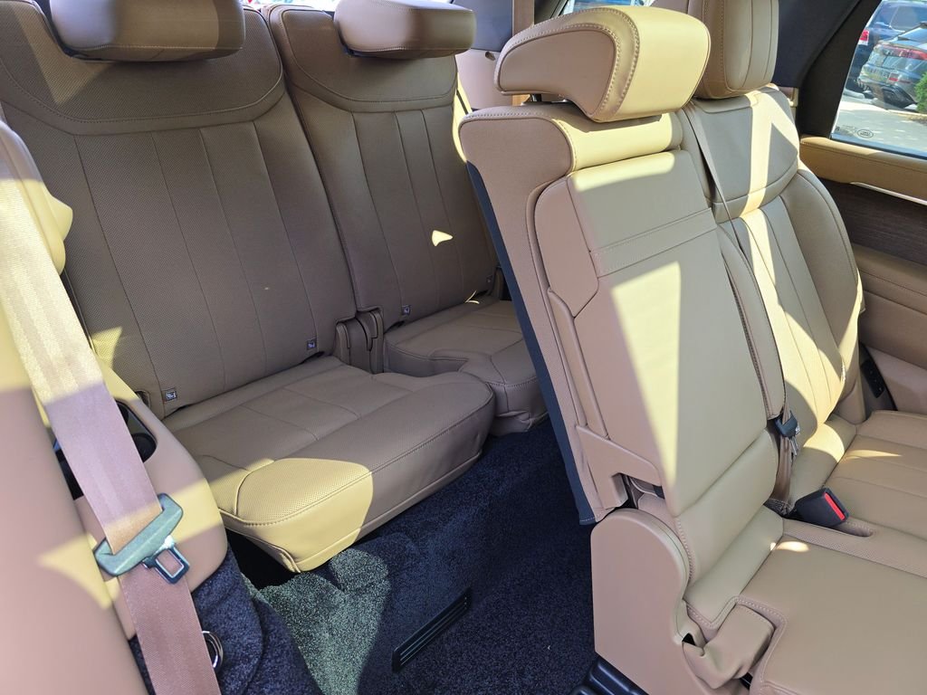New 2026  Land Rover SE image 14