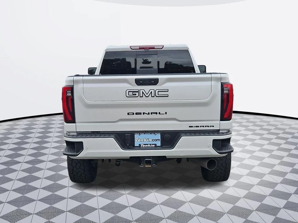 Used 2024 White Frost GMC Denali Ultimate image 5