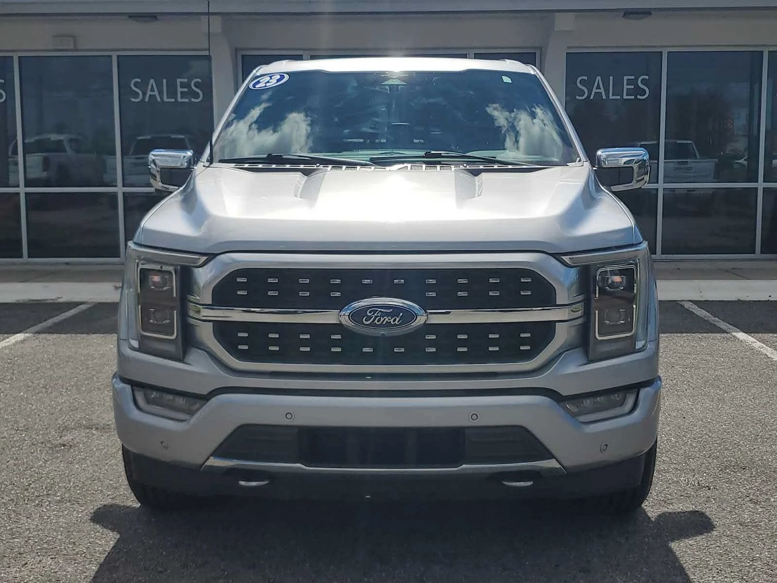 Used 2023  Ford XL image 10
