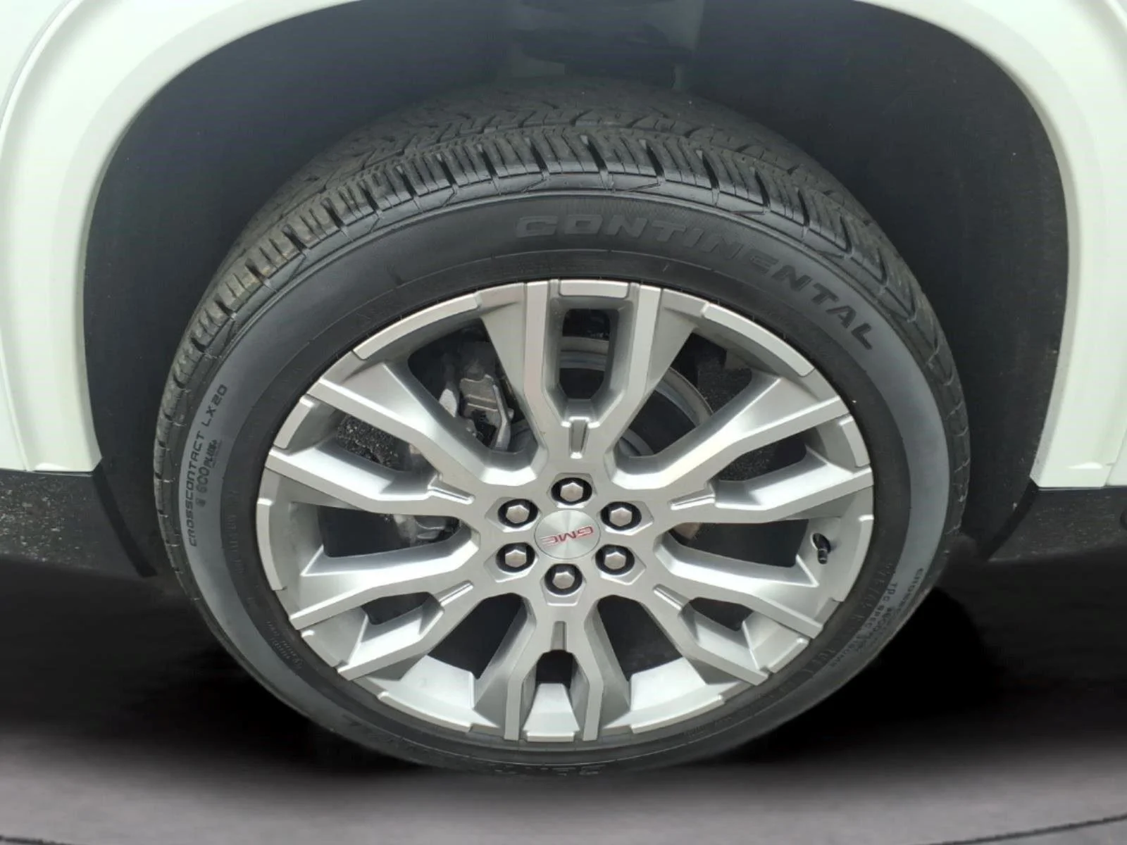 Used 2025 White Frost Tricoat GMC Denali image 9