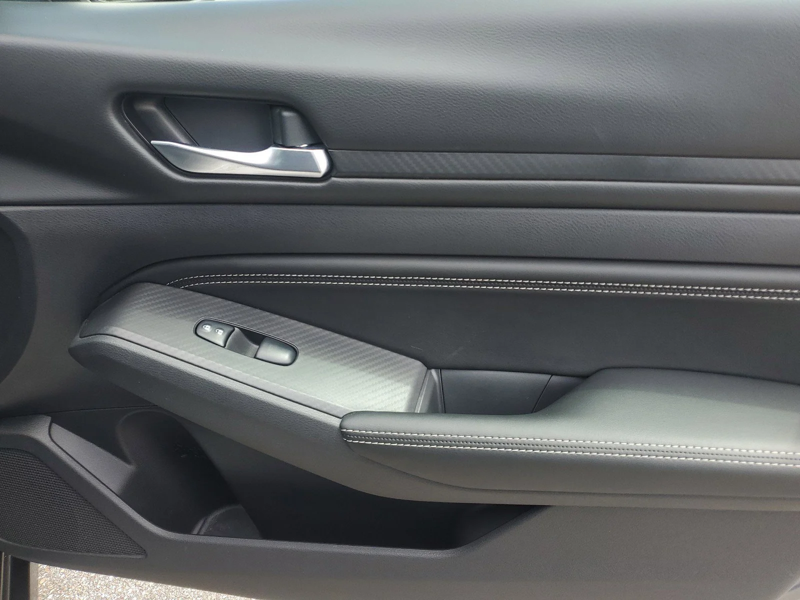 Used 2019 Gun Metallic Nissan 2.5 S image 33