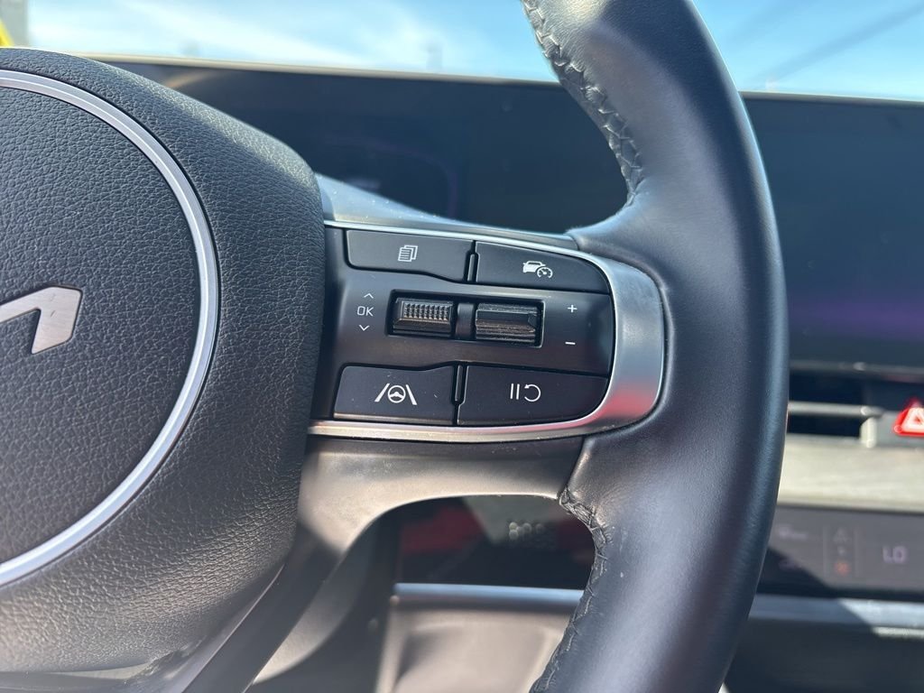 Used 2023 White Kia X-Line image 24