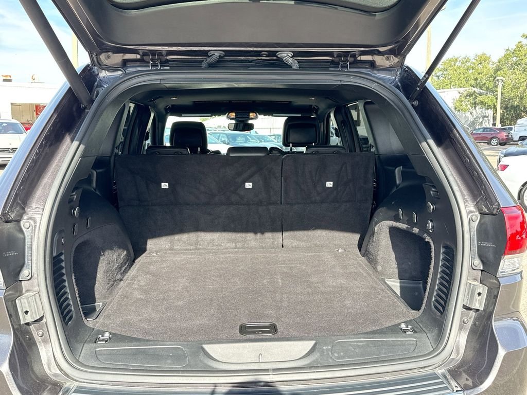 Used 2020 Gray Jeep Limited image 12