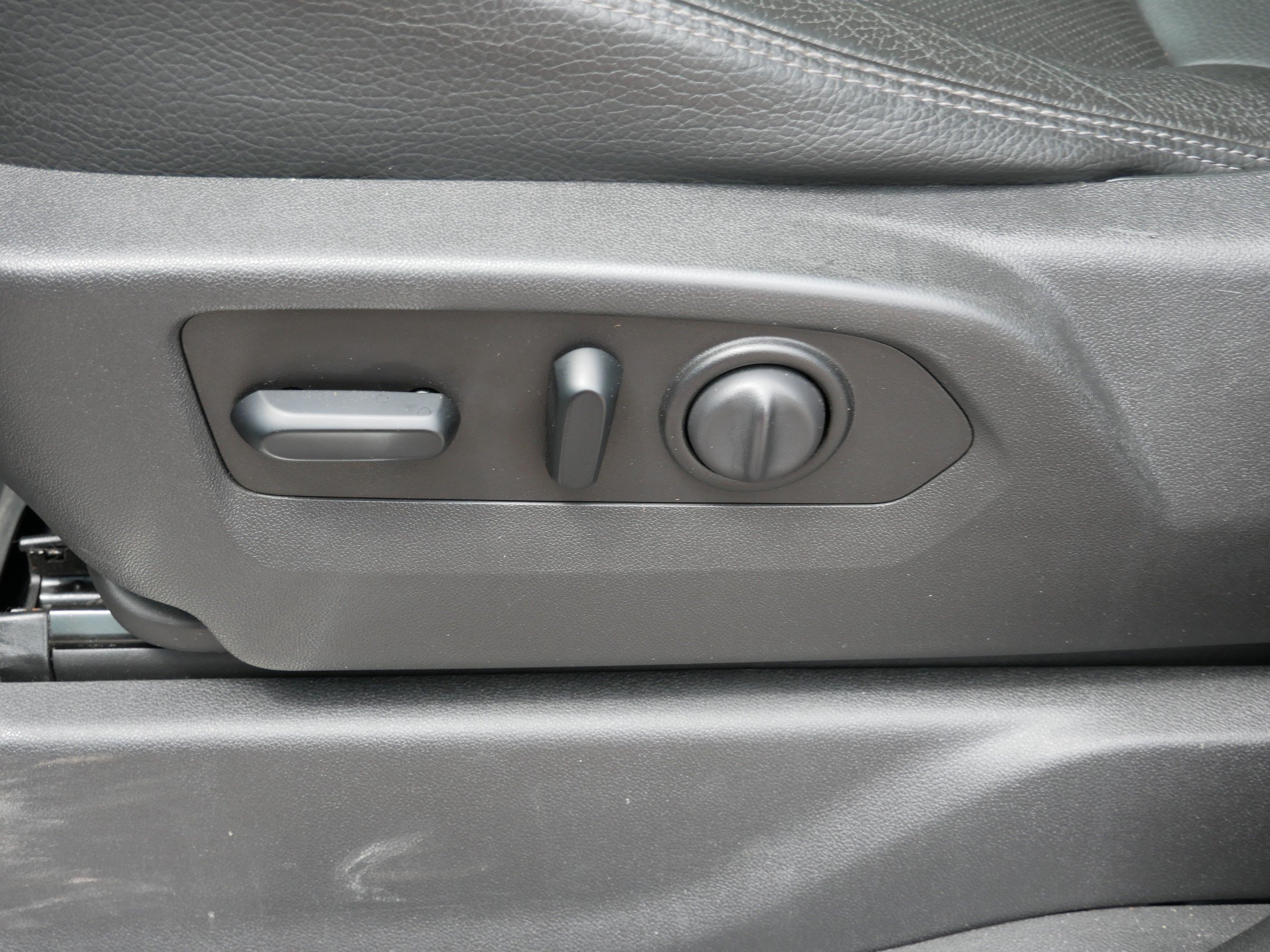 Used 2020 Summit White GMC Denali image 20