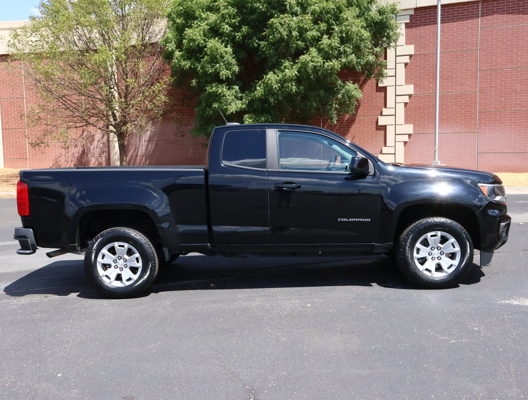 Used 2021 BLACK Chevrolet 2WD LT image 27