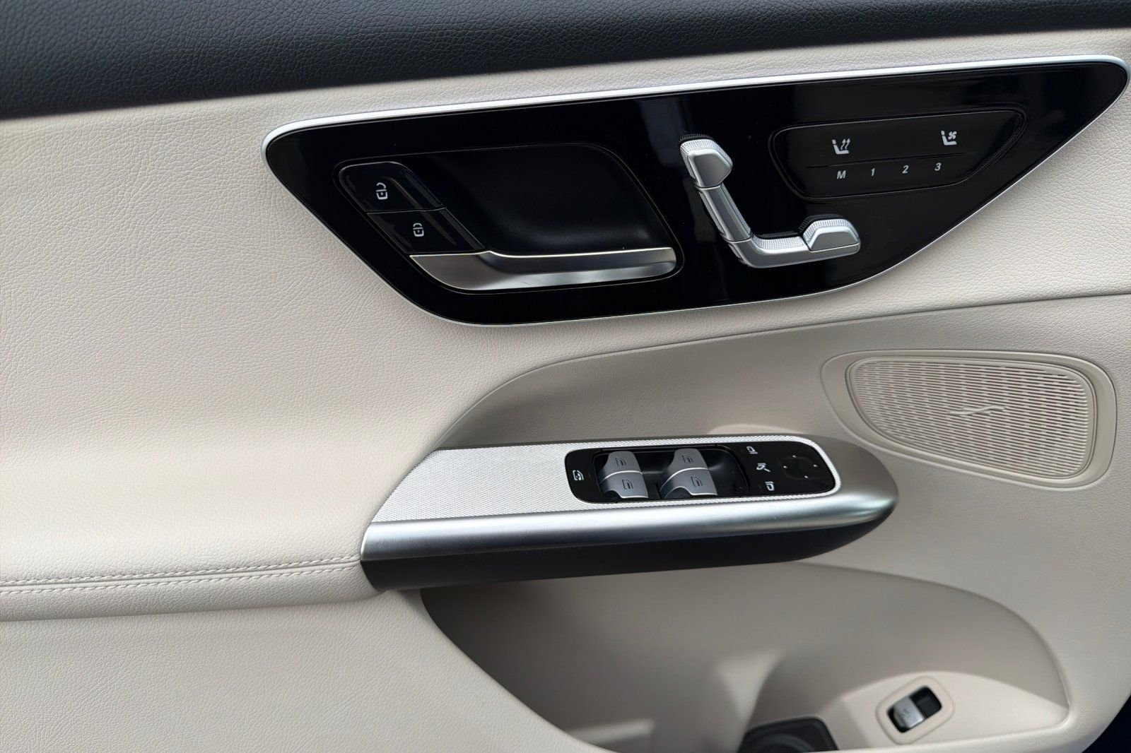 New 2026 Starling Blue Metallic Mercedes-Benz GLC 300 image 24