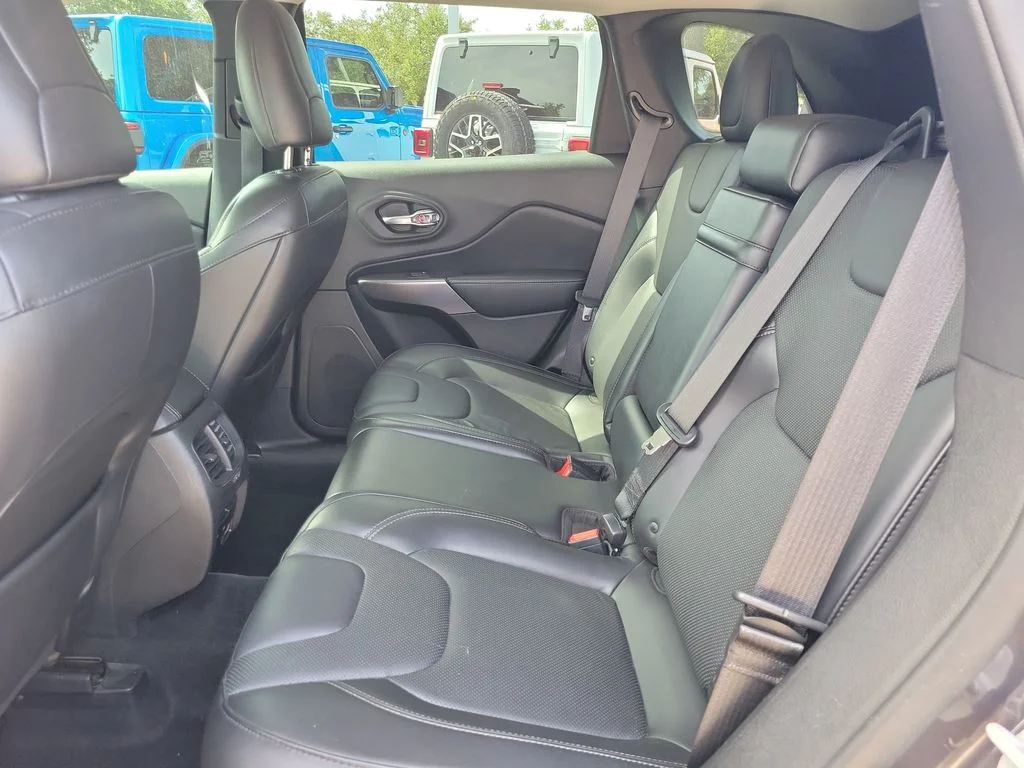 Used 2019 Gray Jeep Limited image 12
