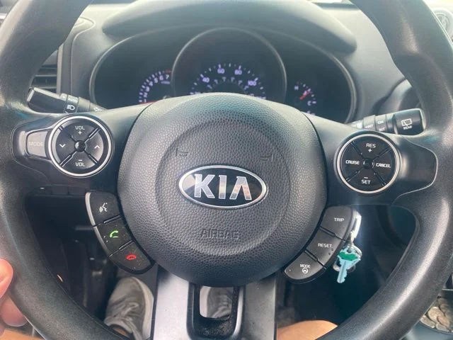 Used 2016 Blue Kia Plus image 13