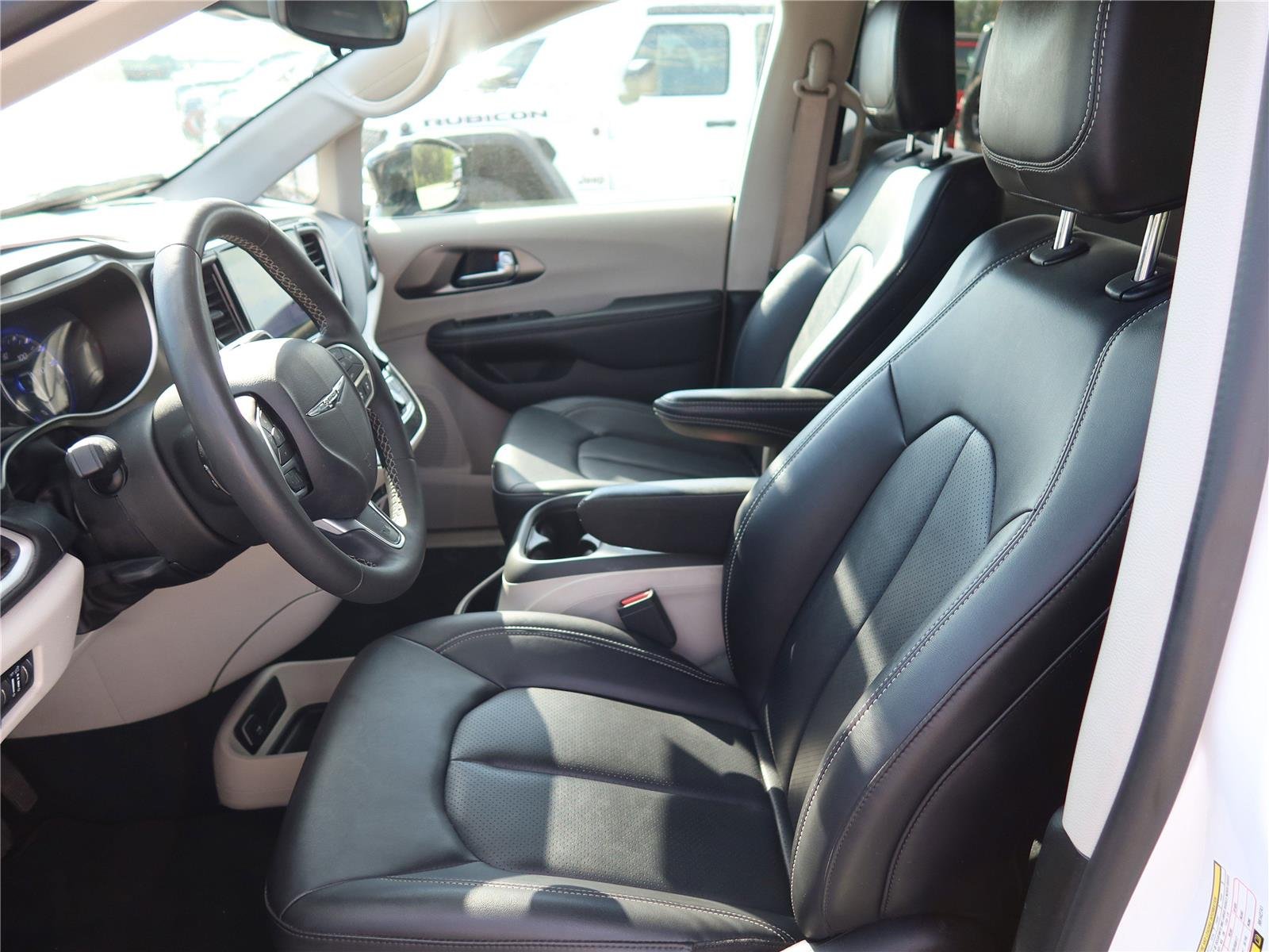 Used 2024 Bright White Clearcoat Chrysler Touring L image 13