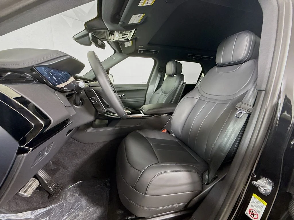 New 2026 Santorini Black Land Rover Dynamic SE image 11