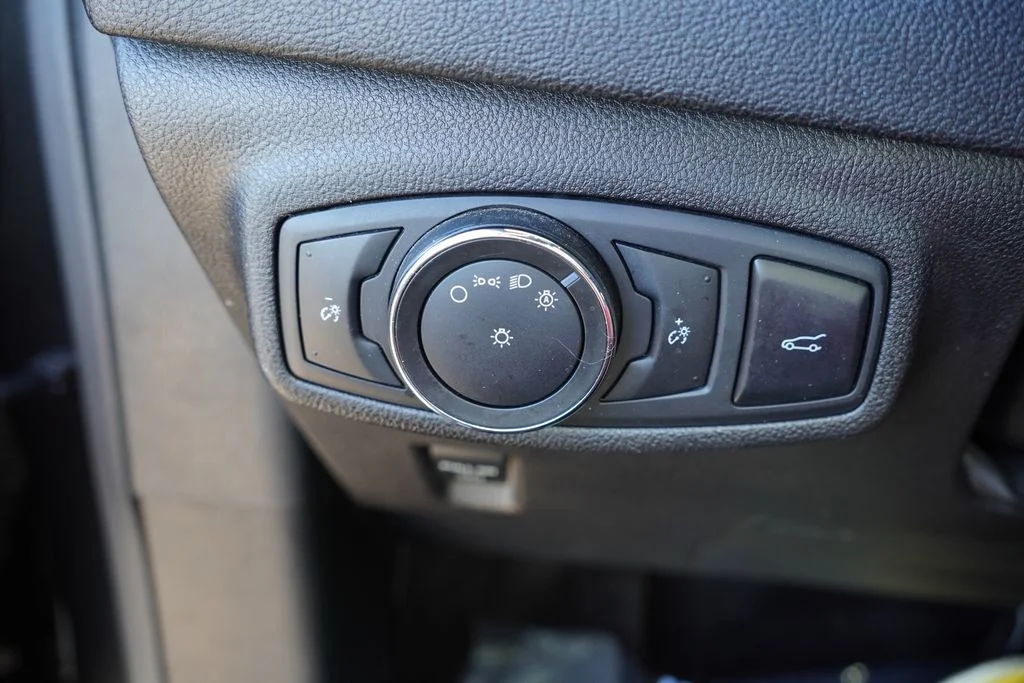 Certified Used 2017 Gray Lincoln Premiere image 25
