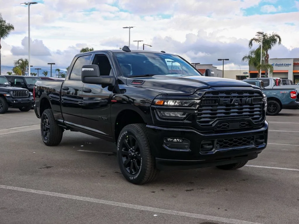 New 2026 Diamond Black Crystal Pearl-Coat Exterior Paint RAM Big Horn Night Edition image 2