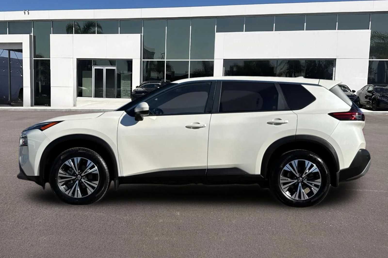 Used 2023 White Nissan SV image 6