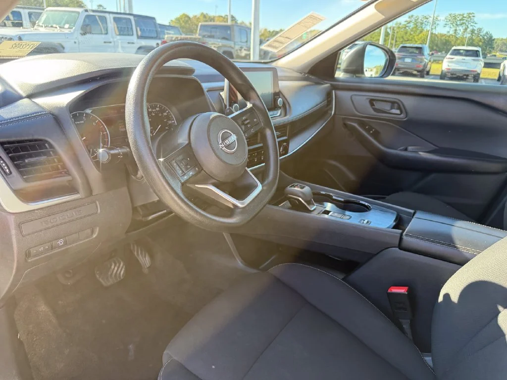 Used 2024 White Nissan S image 4