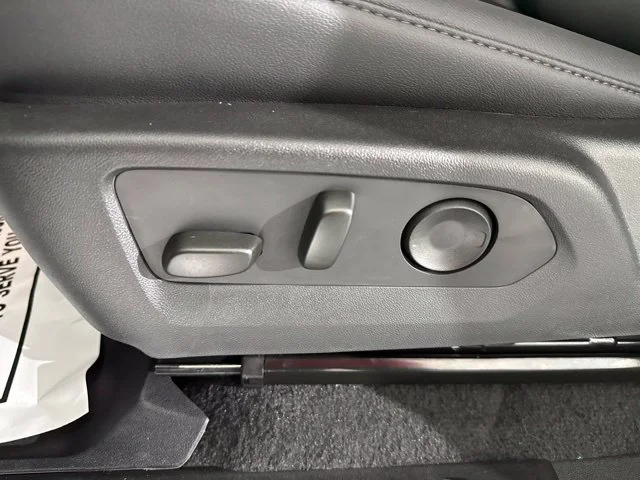 Used 2025 White Chevrolet Trail Boss image 17