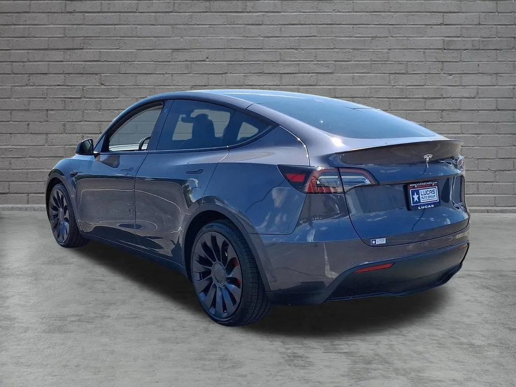 Used 2022  Tesla Performance image 7