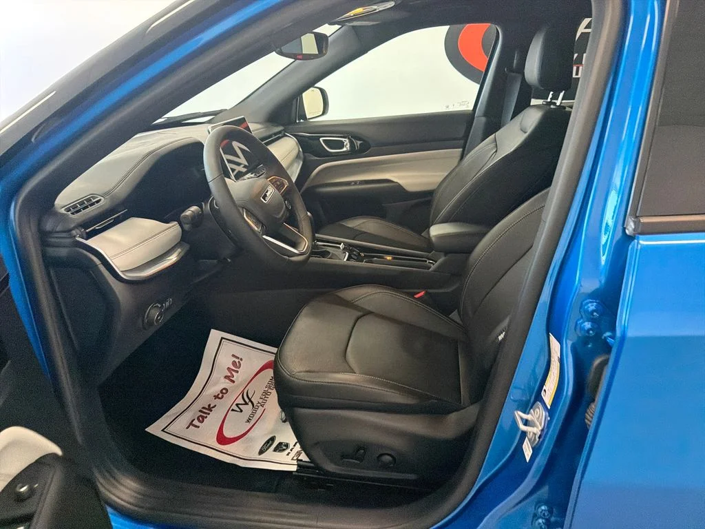 Used 2025 Blue Jeep Limited image 9