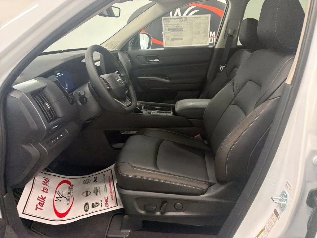 New 2026 Everest White Pearl TriCoat Nissan SL image 8