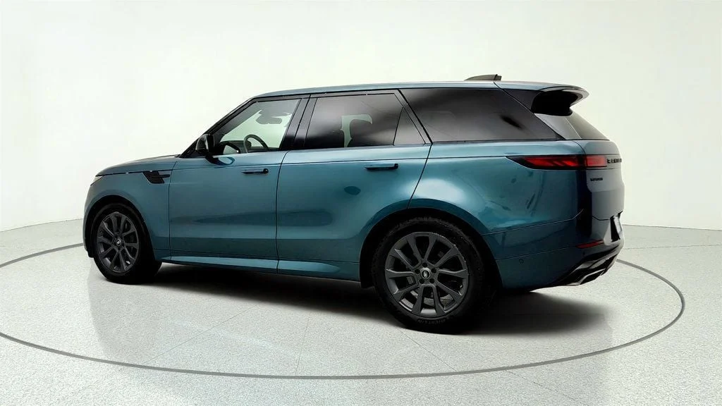 Used 2024 Giola Green Metallic Land Rover P400 Dynamic SE w/ Meridian Audio & Black Exterior Pack image 7