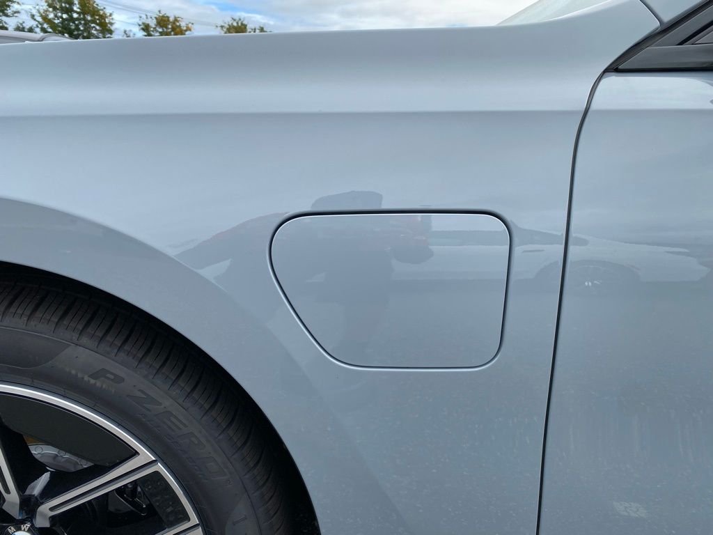 2026 BMW 7 Series 750e - Photo 16