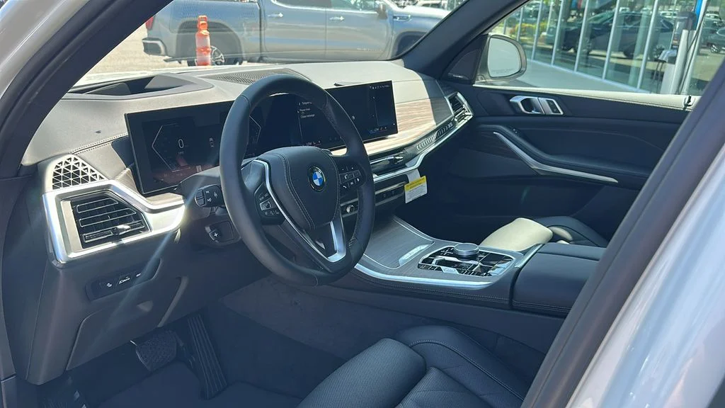 Used 2026 White BMW xDrive40i image 13