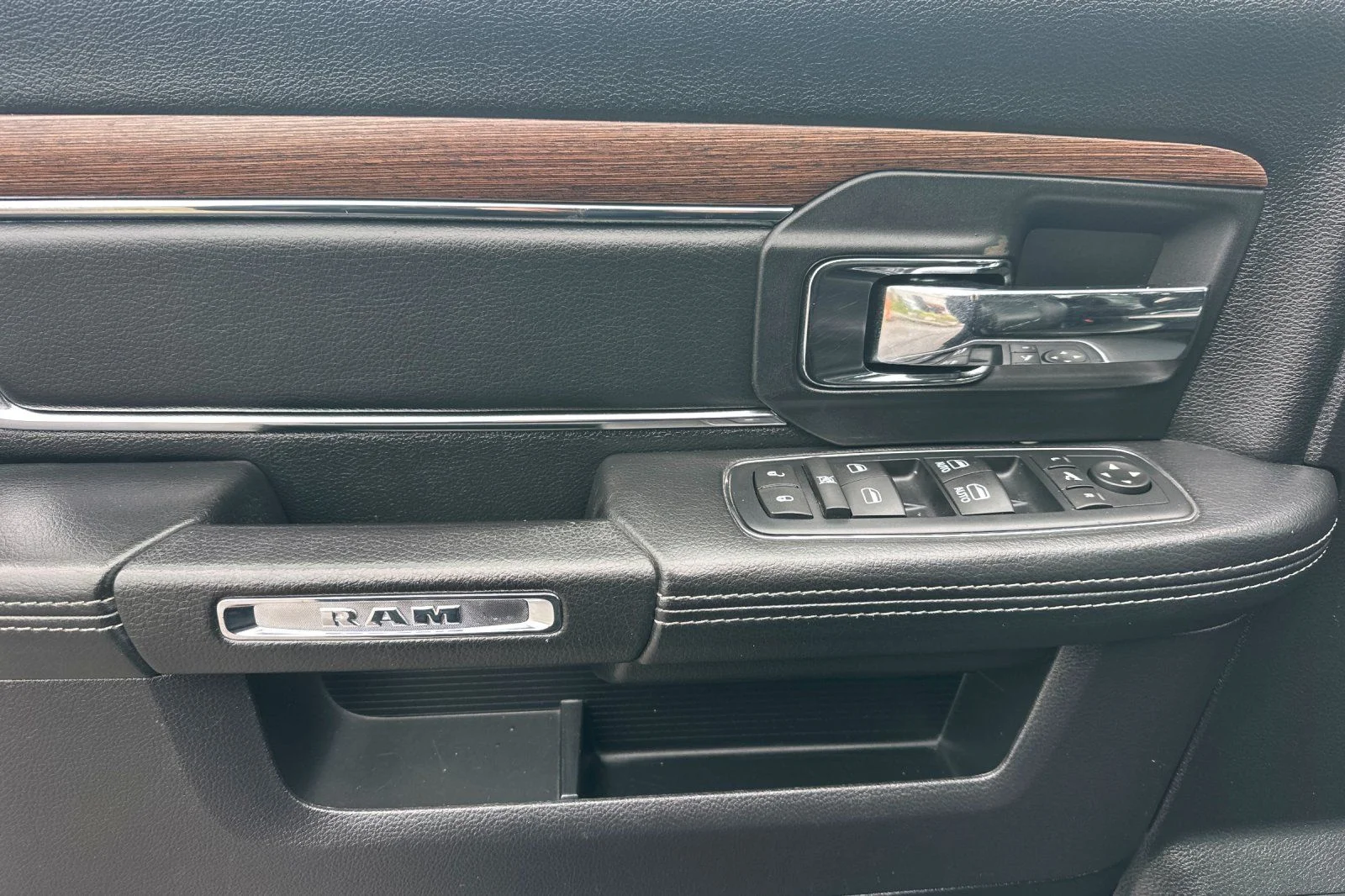 Used 2016 Gray Ram Laramie image 11