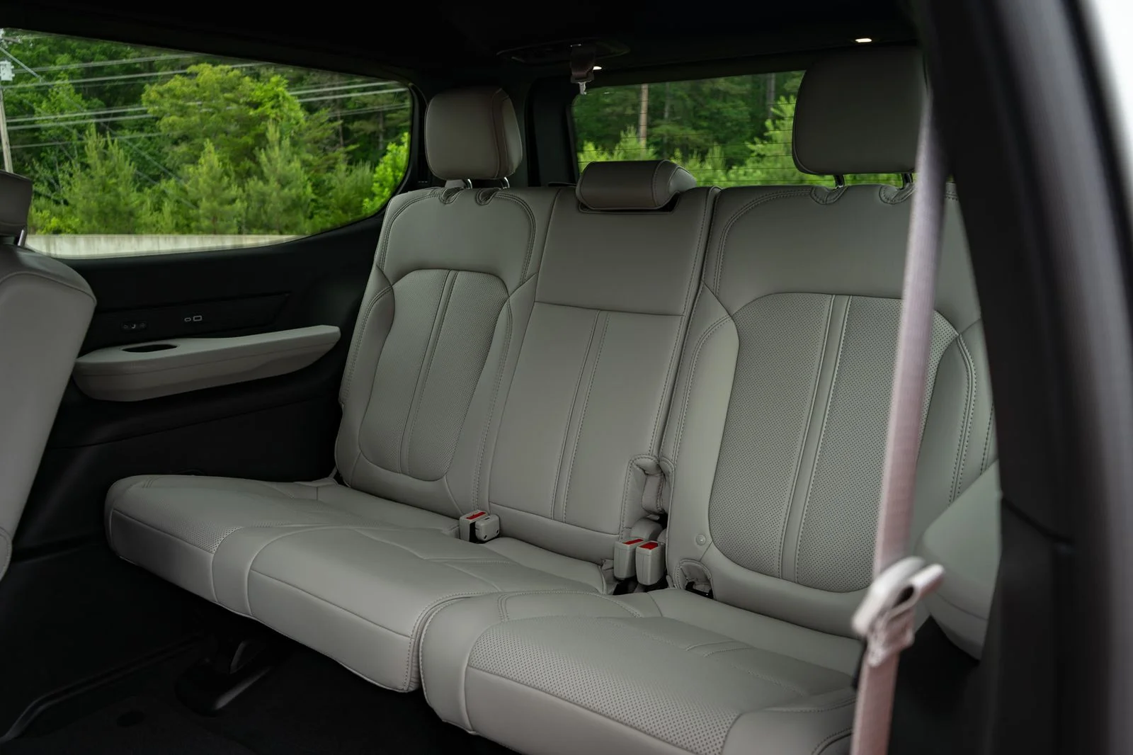 New 2026 Bright White Clear-Coat Exterior Paint Jeep  image 20