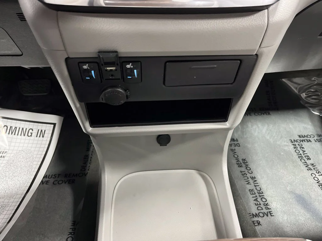 Used 2018 Blizzard Pearl Toyota XLE image 24