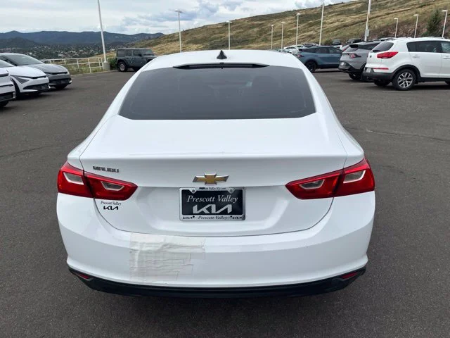 Used 2017 Summit White Chevrolet LS image 9