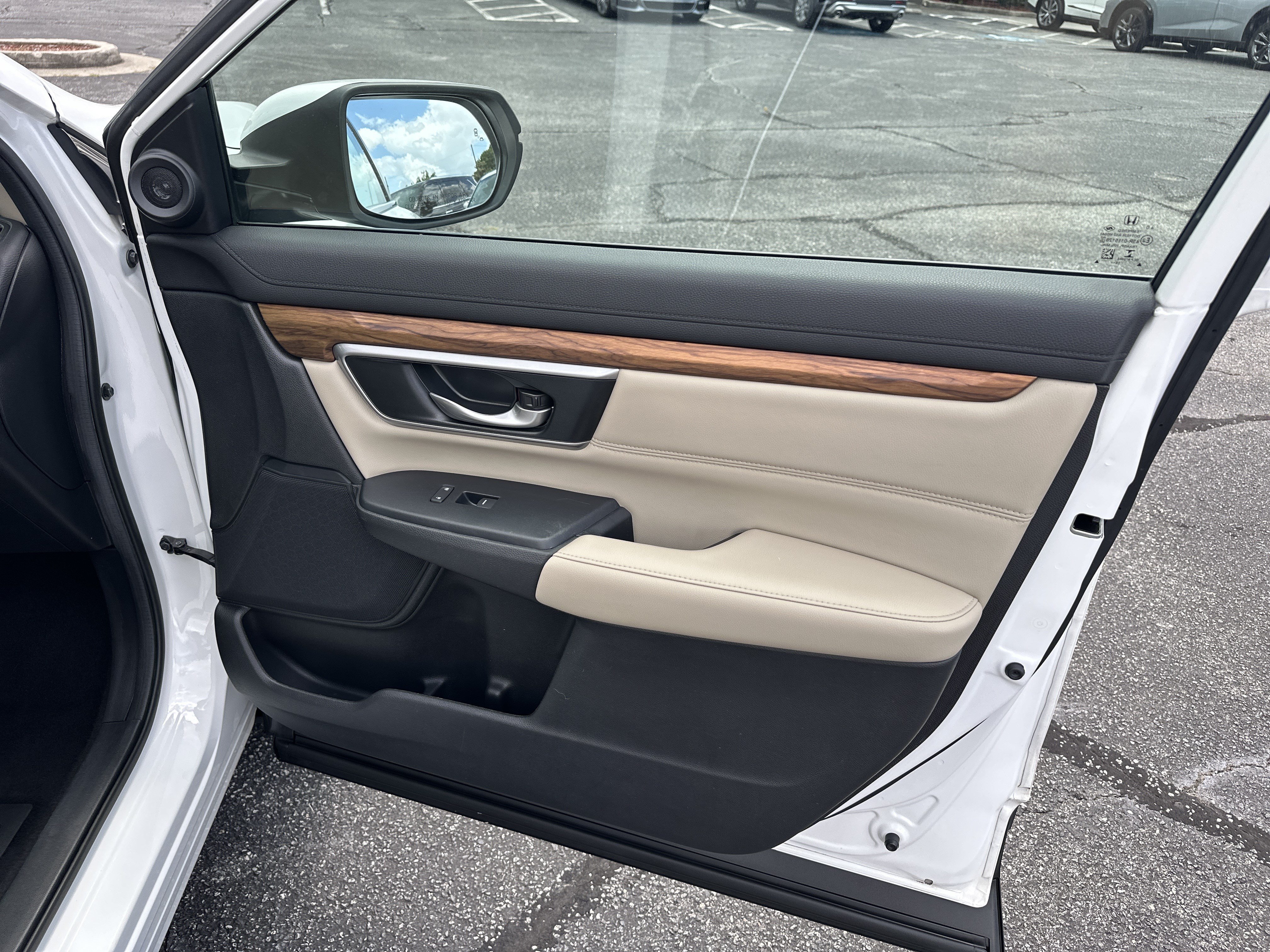 Used 2019 Platinum White Pearl Honda Touring image 16